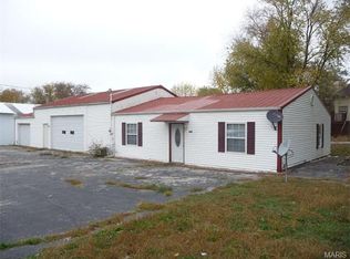 109 E 1st St, New London, MO 63459