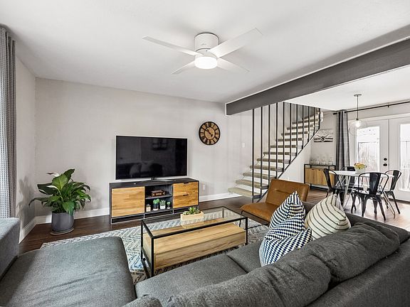3rd image of 2702 Douglas Ave #127