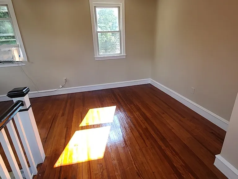 554 Parkvale Ave — Photo 15