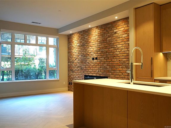 4th image of 425 Lampson St #102