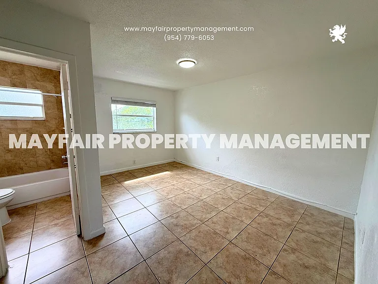216 N 61st Ave #10 — Photo 5
