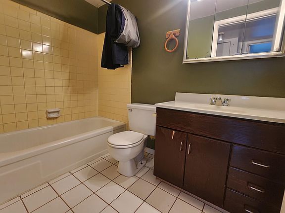 5th image of 4 Beechwoode Ln Unit 4