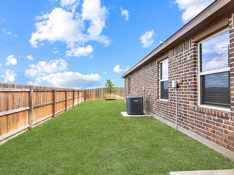 1006 Barbara Jordan St — Photo 23
