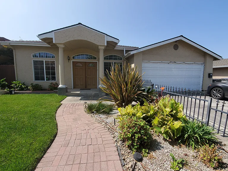 1421 Four Oaks Rd — Photo 8
