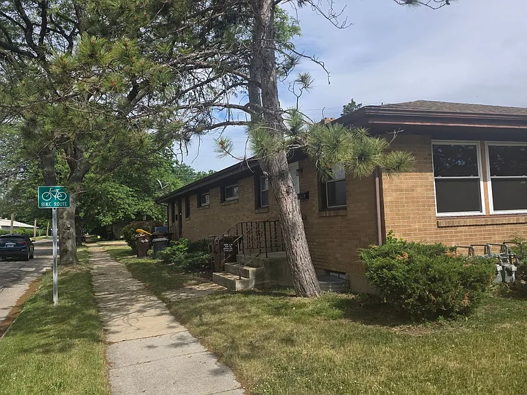 2323 Douglas St — Photo 2