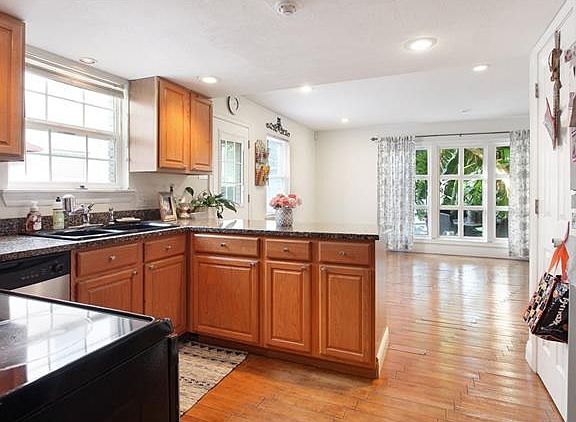 4th image of 408 22nd St