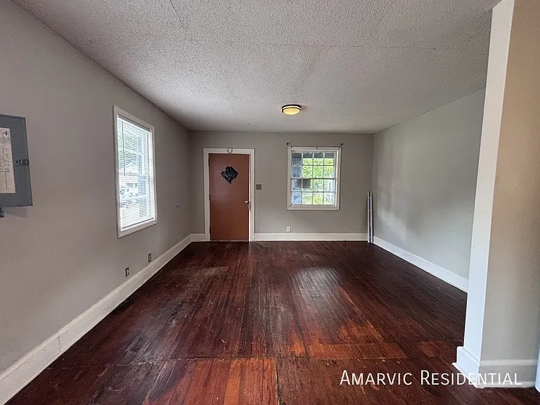 407 Dexter St — Photo 8