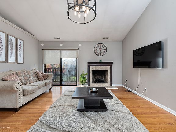 3rd image of 384 Sandhurst Cir APT 4