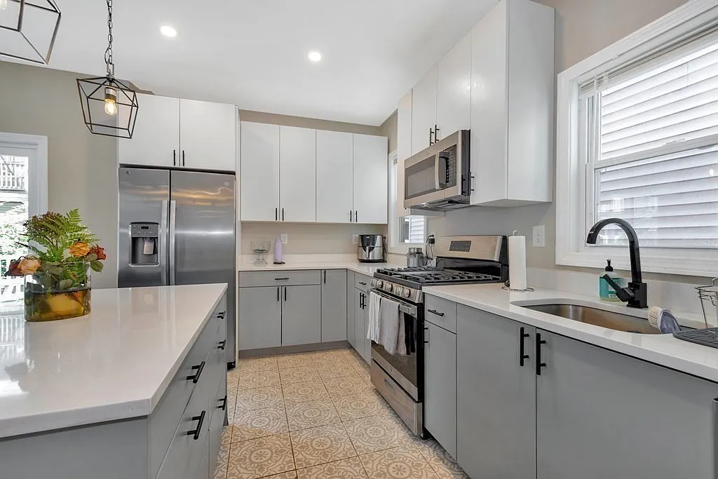 Building Photo - 777 Columbia Rd #2L