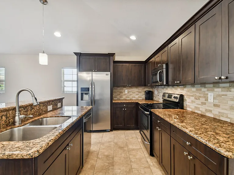 2321 W Beach St — Photo 9