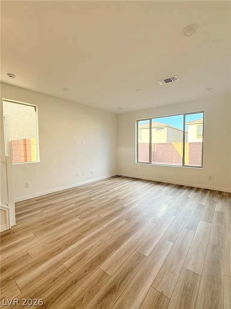 5 bed, 3.0 bath, 2206 sqft, $2,700 — Photo 3