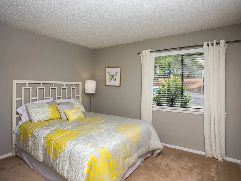 700 Riverchase Apartments — Photo 16