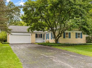17 Weyburn Way, Fairport, NY 14450