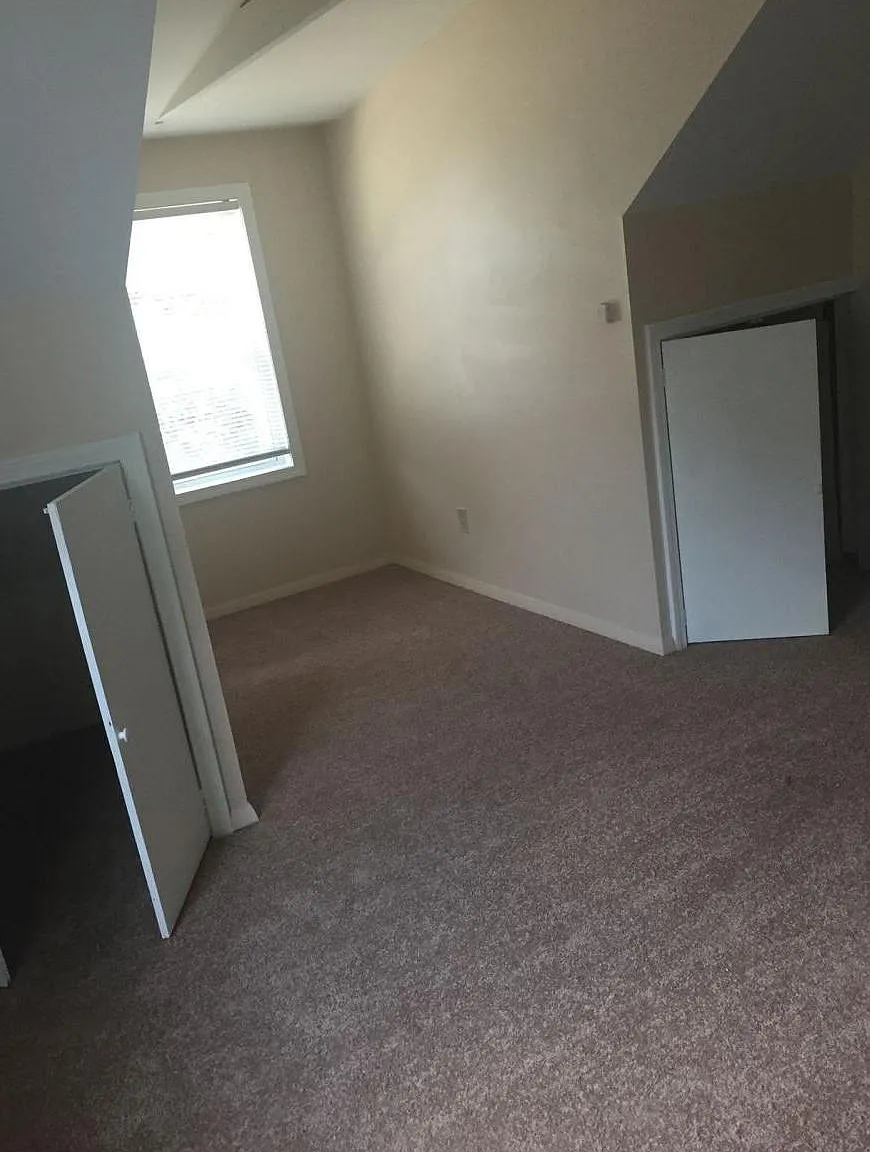 32649 Donnelly St — Photo 3