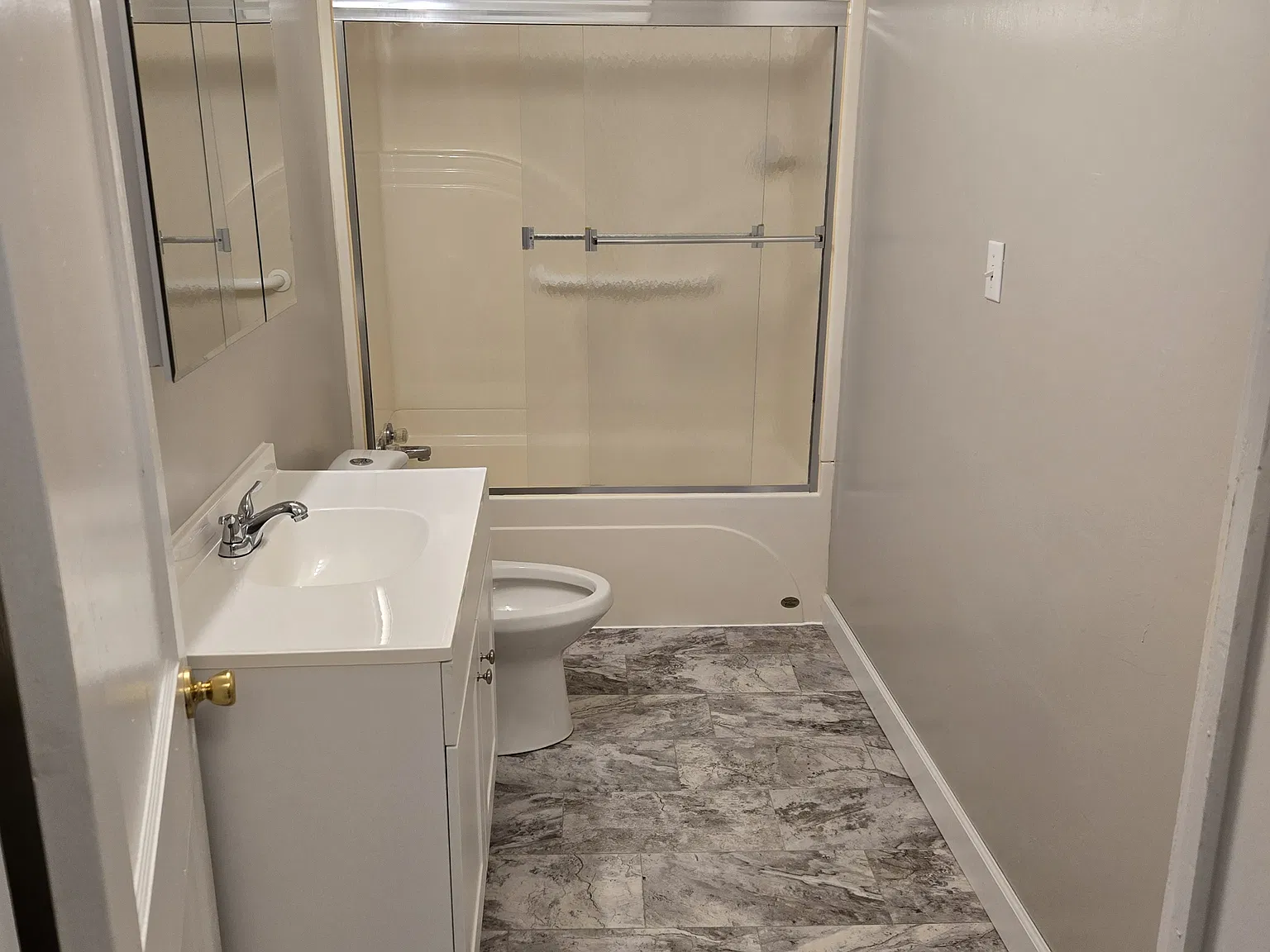 3 bed, 1070 sqft, $1,195 — Photo 3