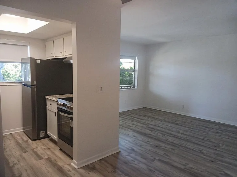 640 SE 2nd Ave #202 — Photo 3