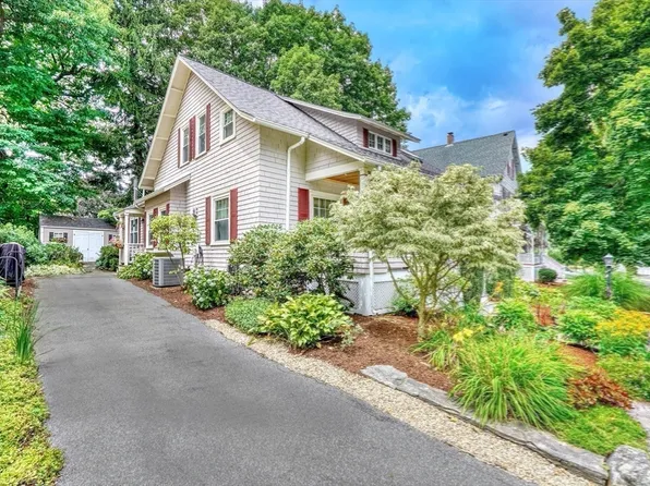 32 Batchelder St, Melrose, MA 02176