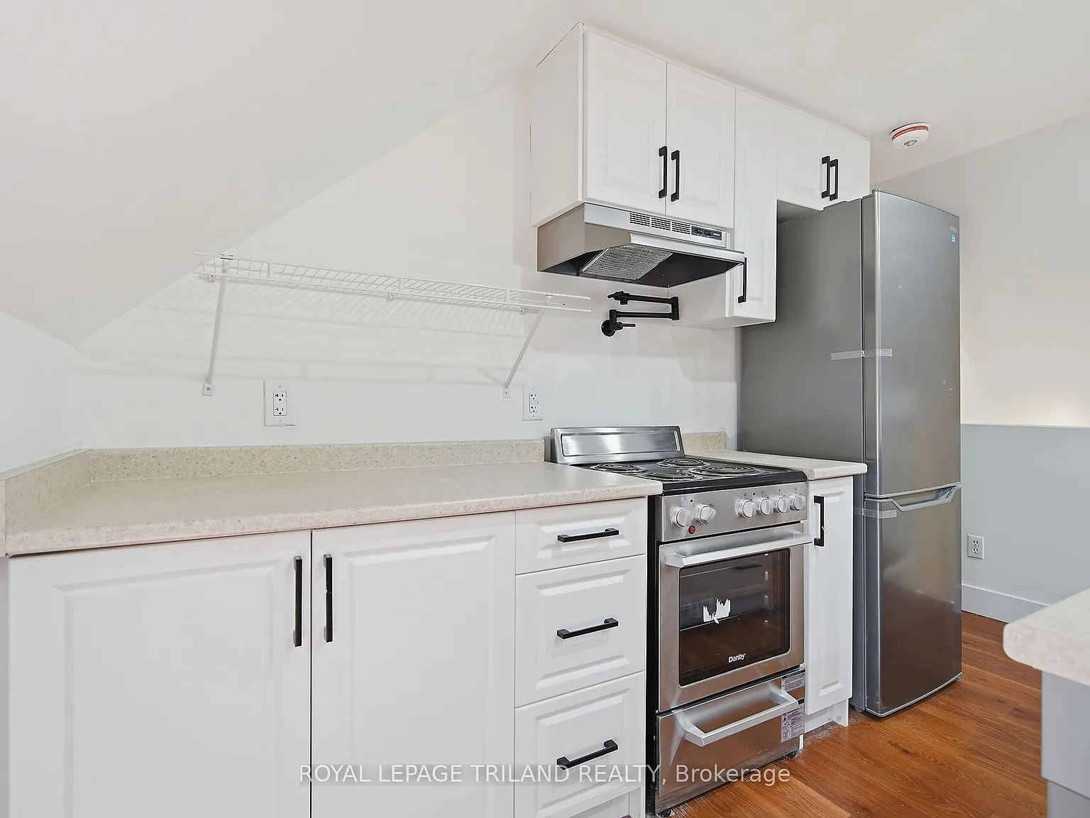3 bed, $1,895 — Photo 2
