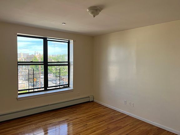 2nd image of 789 Belmont Ave Floor 3