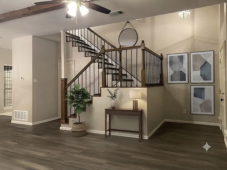 1901 Timberline Ln — Photo 3