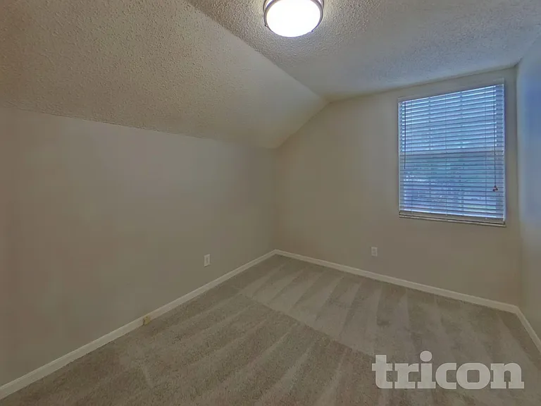 914 Cape Cod Cir — Photo 13