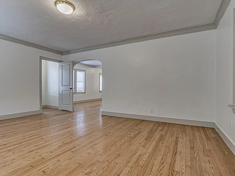 2110 N Kelley Ave — Photo 27