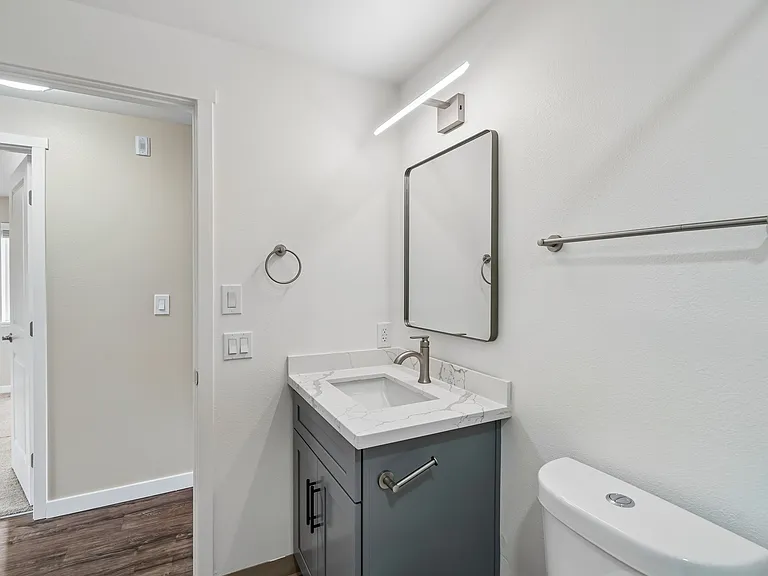 Sunset Highlands Apartments — Photo 57