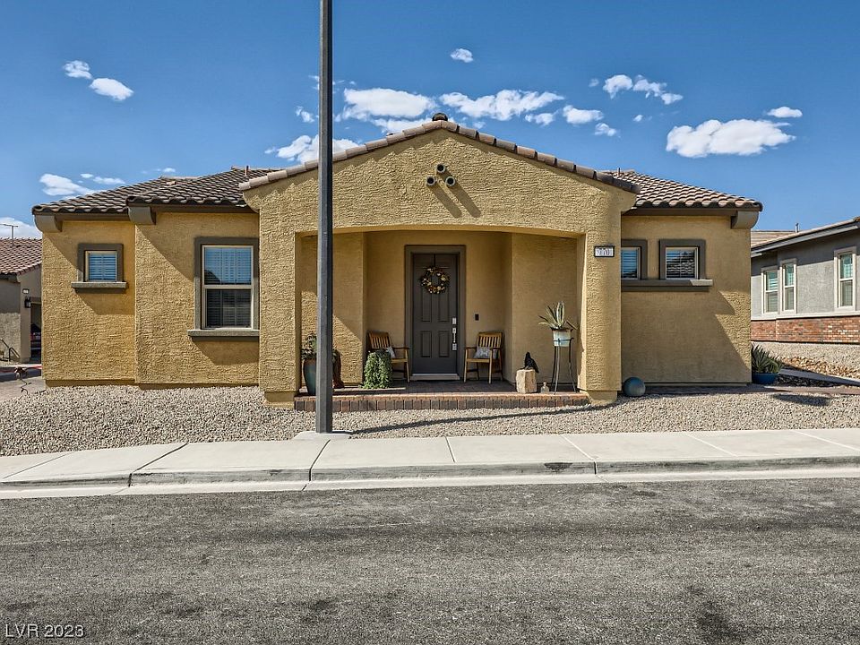 1st image of 770 Willow Oasis St