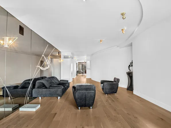 425 East 58th Street image 1 of 18