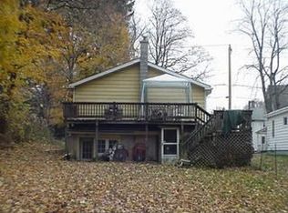 52 Elm St, Greenfield, MA 01301