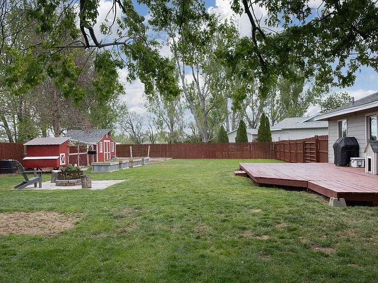 924 Trent Cir — Photo 9