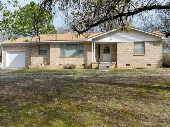 700 Young St, Arkoma, OK 74901