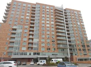 216 Hudson Park #216, Edgewater, NJ