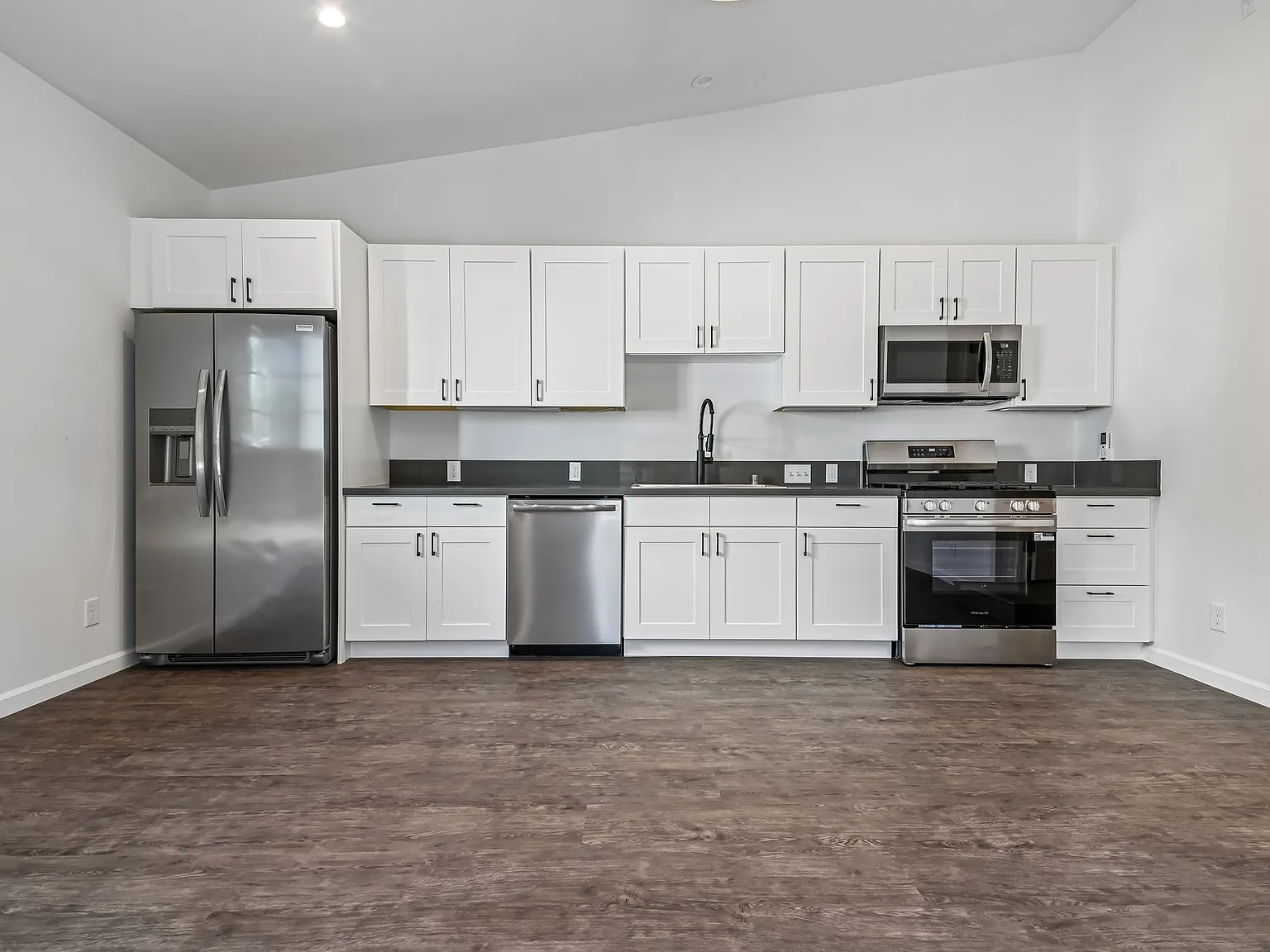 1 bed, 550 sqft, $2,000 — Photo 3