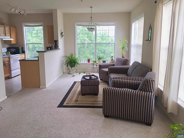 300 Riverbend Dr #2C — Photo 3
