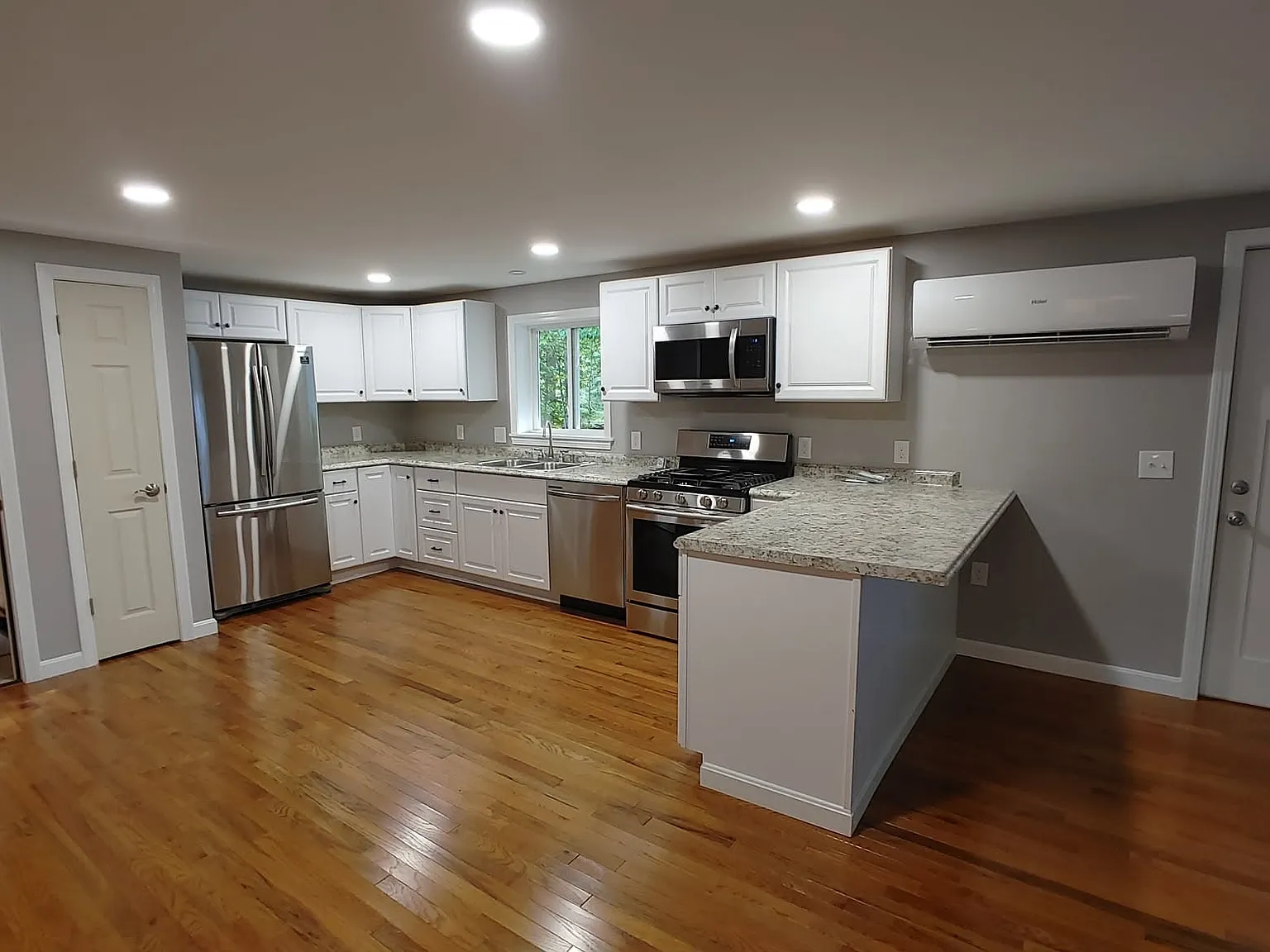 2 bed, 1100 sqft, $1,850 — Photo 2