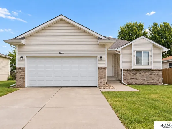 7040 Whitewater Ln, Lincoln, NE 68521