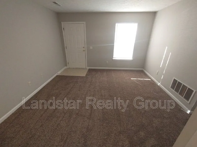 1 bed, 1.0 bath, 650 sqft, $850 — Photo 2