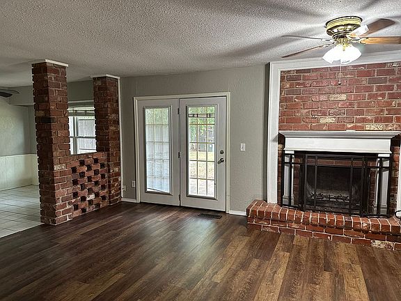 3rd image of 808 N Platt Cir