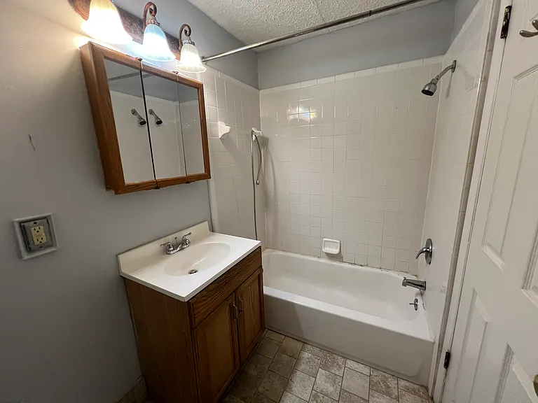 31831 Grand River Ave #19 — Photo 9