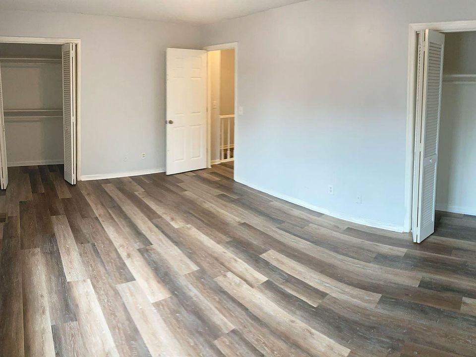 2nd image of 131 Rollingwood Dr #131