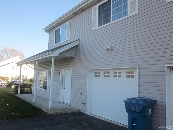 4th image of 700 Shady Acres Ln