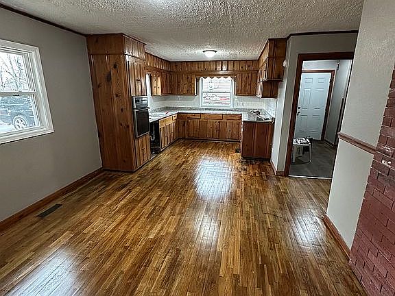 4th image of 109 Appletree St