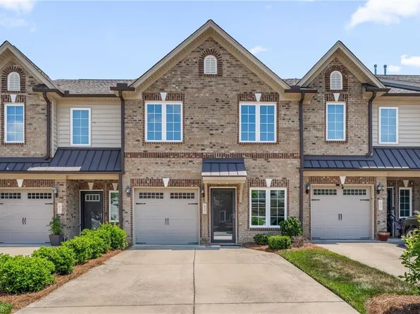 633 Stags Leap Ct, High Point, NC 27265