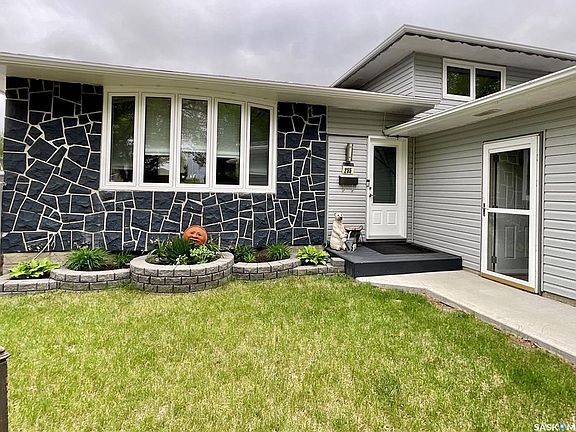 2nd image of 255 Litzenberger CRESCENT