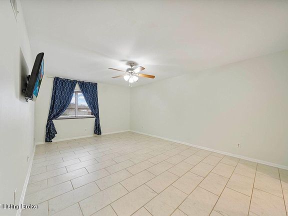 4th image of 1602 Gardiner Ln APT 222