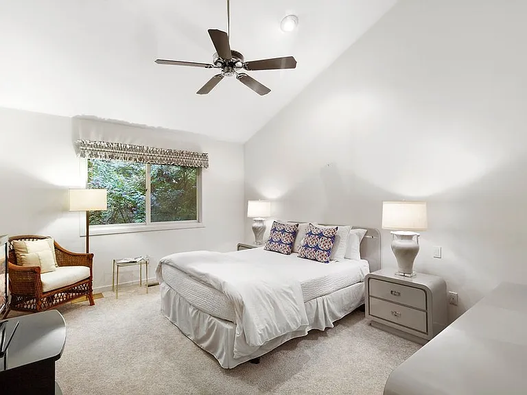 53 Hidden Cove Ct — Photo 8