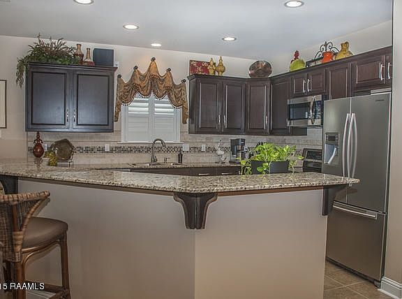 3rd image of 5017 Heritage Dr