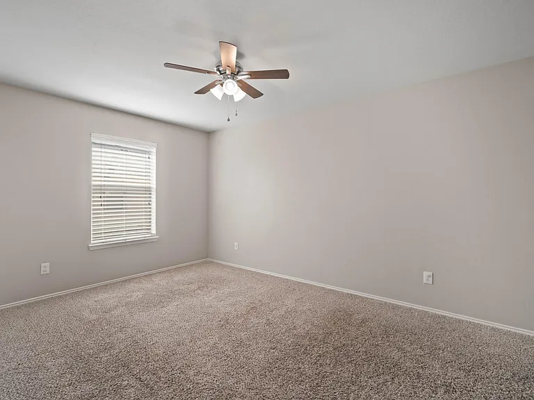4028 Kyndra Cir — Photo 15