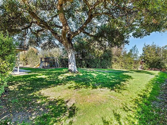 5th image of 1085 Arrowhead Way